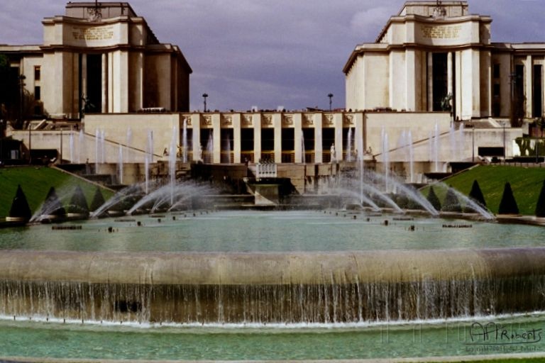 Parisian Fountain.jpg - Quite the fountain.